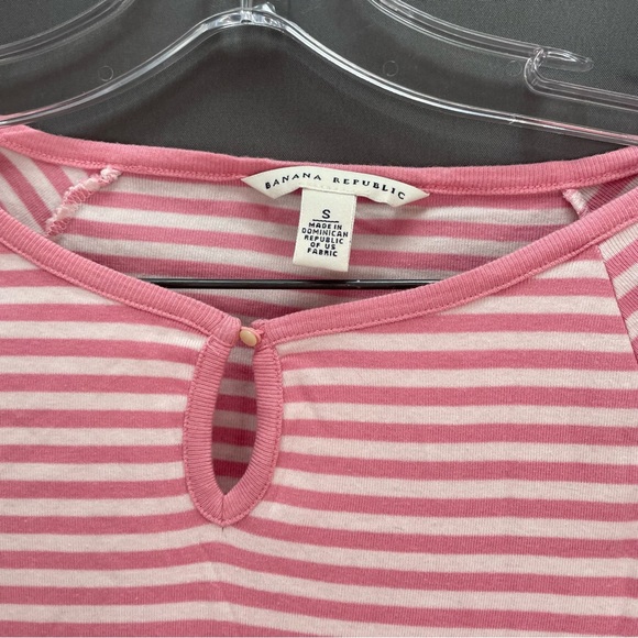 BANANA REPUBLIC Pink striped keyhole top - Picture 4 of 7